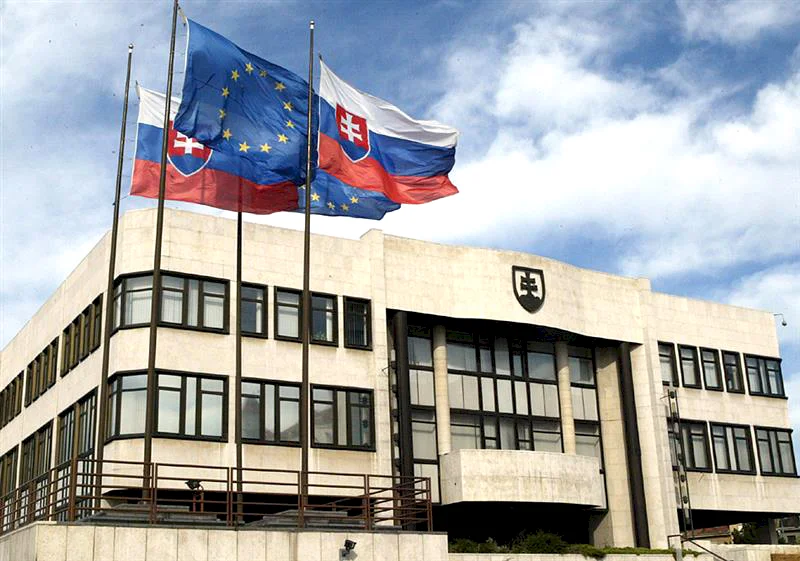 Prehľad kandidátov na poslancov NR SR z prostredia primátorov a starostov