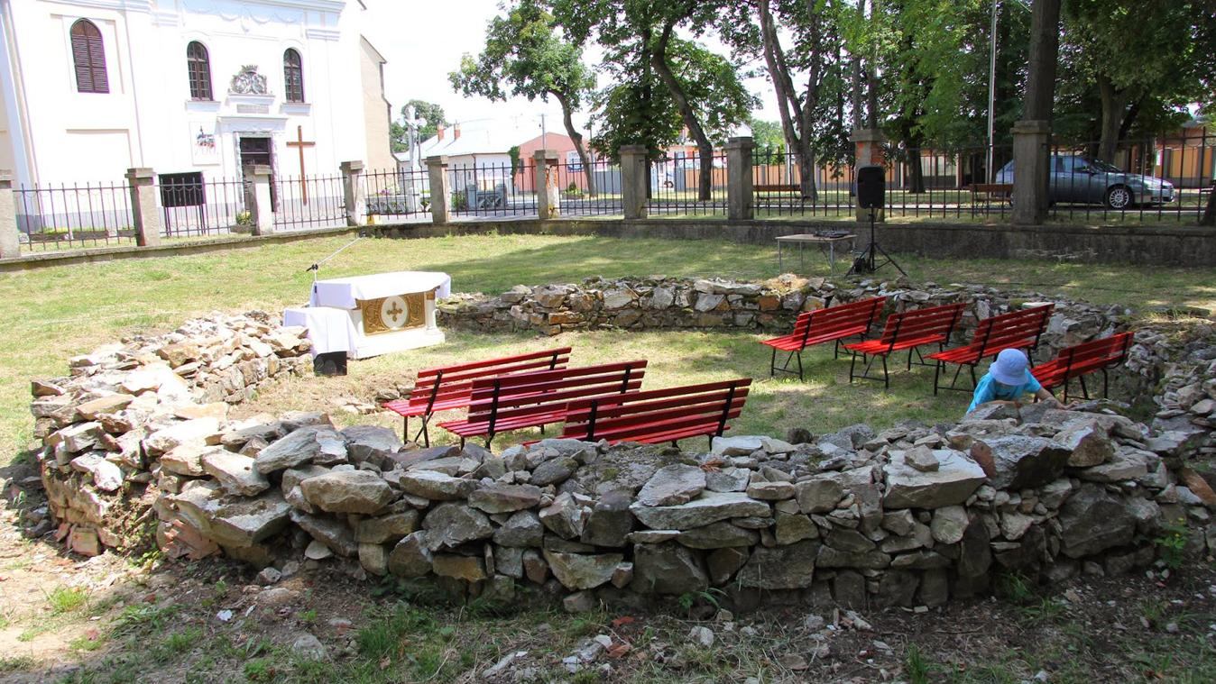 Archeológovia chcú overiť teórie o vodnej priekope