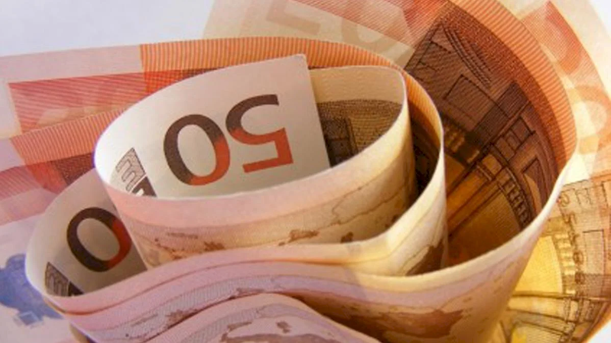 Daňoví poplatníci dlhujú mestu desaťtisíce eur