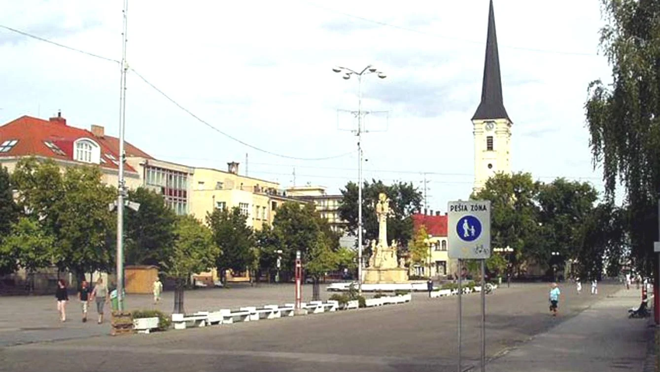 Na výrobu nových povrchov chodníkov využívajú starý asfalt
