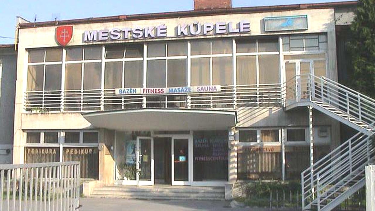 Investora na novú plaváreň hľadá mesto aj inzerátmi v novinách 