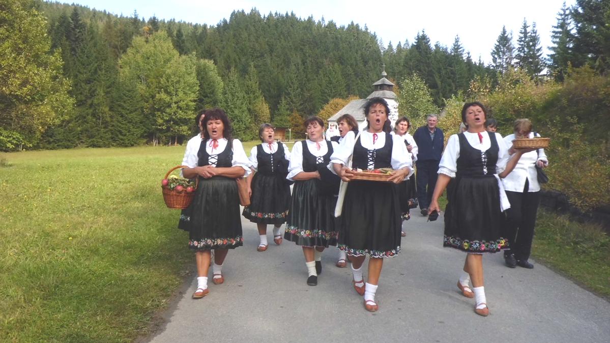 Úroda z polí, sadov a záhrad