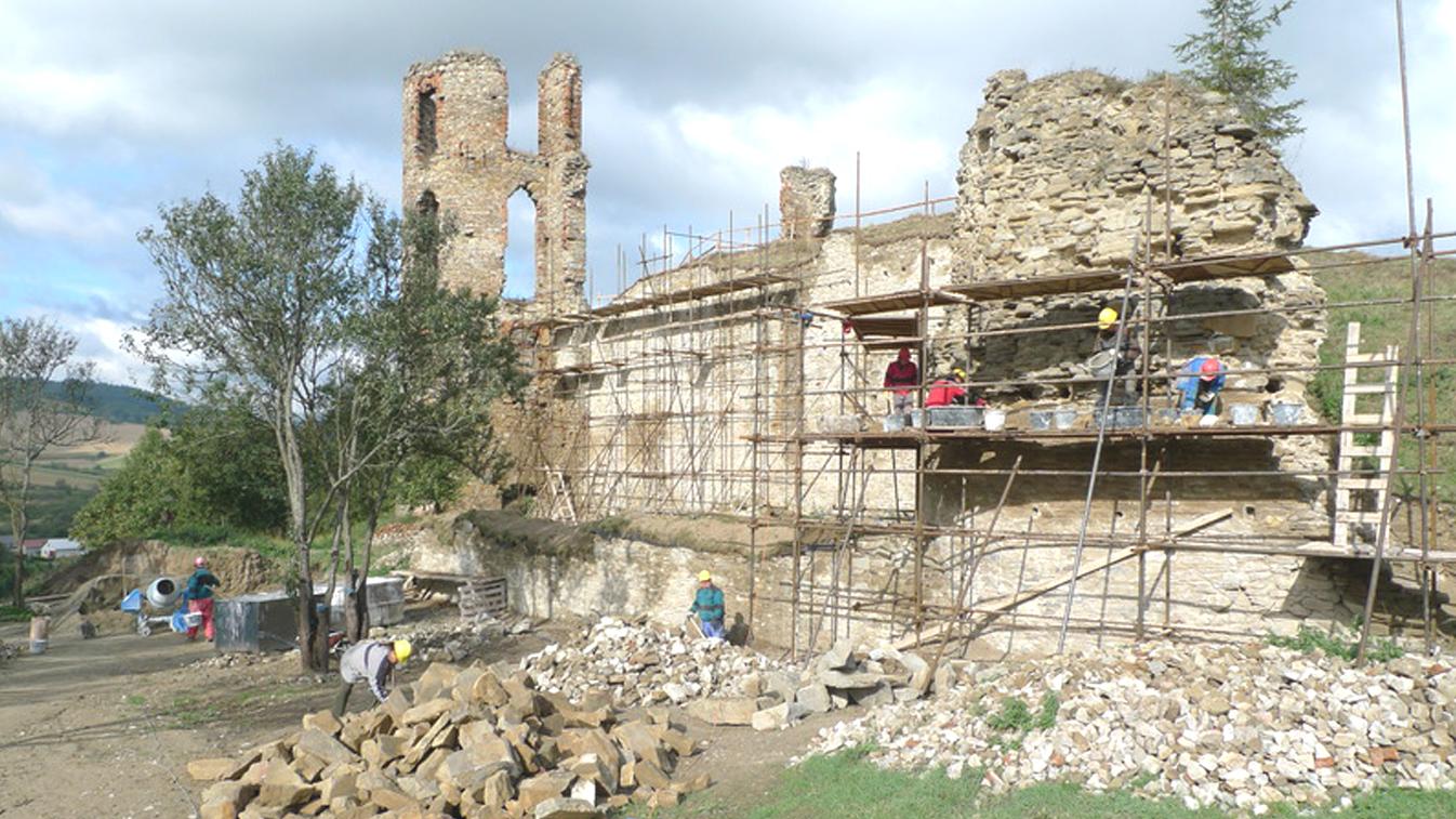 Projekt obnovy hradov zamestnal v tomto roku 602 uchádzačov o prácu 