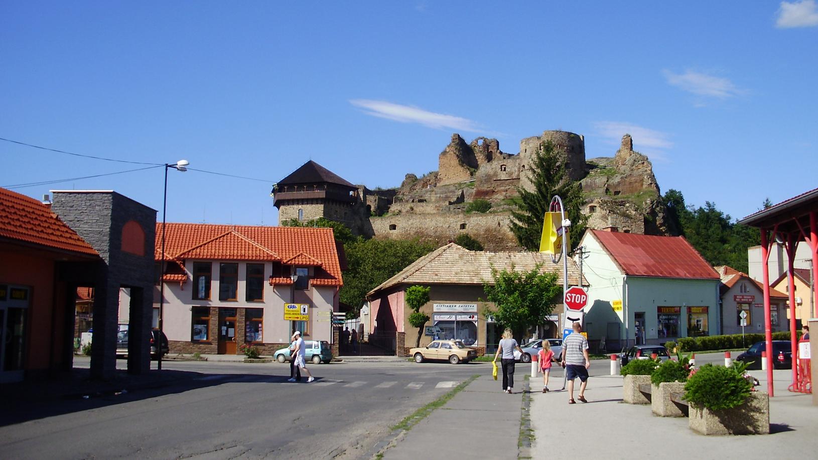 Fiľakovo miestny poplatok za rozvoj zatiaľ nezavedie, Lučenec áno 