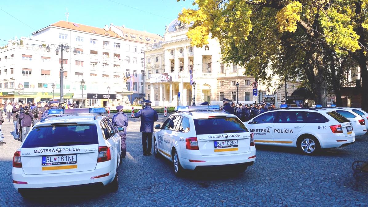 Mestskí policajti dostali nové vozidlá s majákmi  