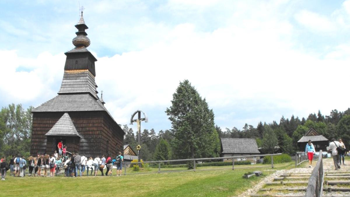 V drevenom kostolíku v skanzene bude liturgia v staroslovienčine 