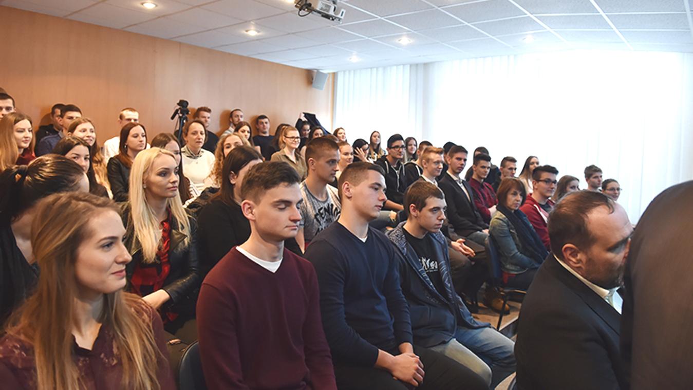 Stredoškoláci spoznajú návštevou Osvienčimu tragédiu holokaustu
