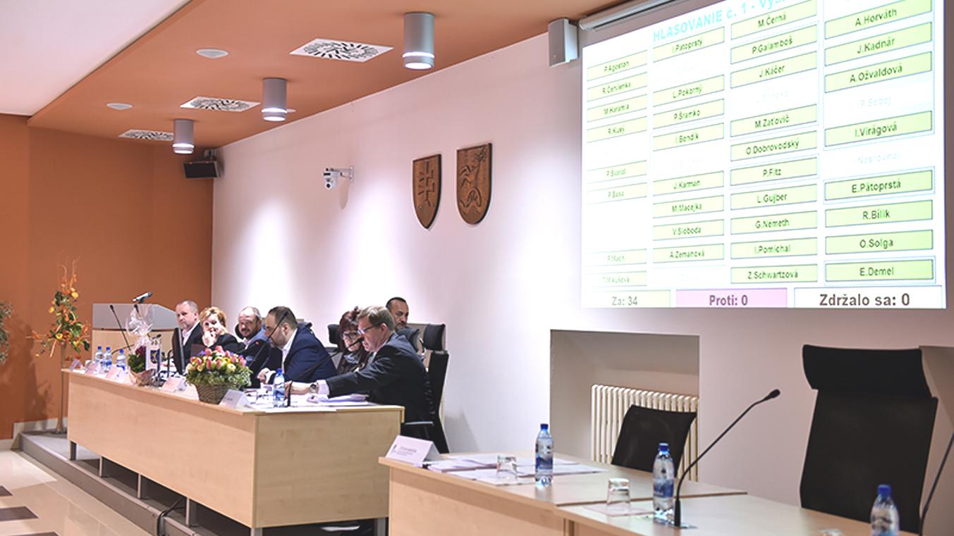 Poslanci zastavili predaj pozemkov v Senci
