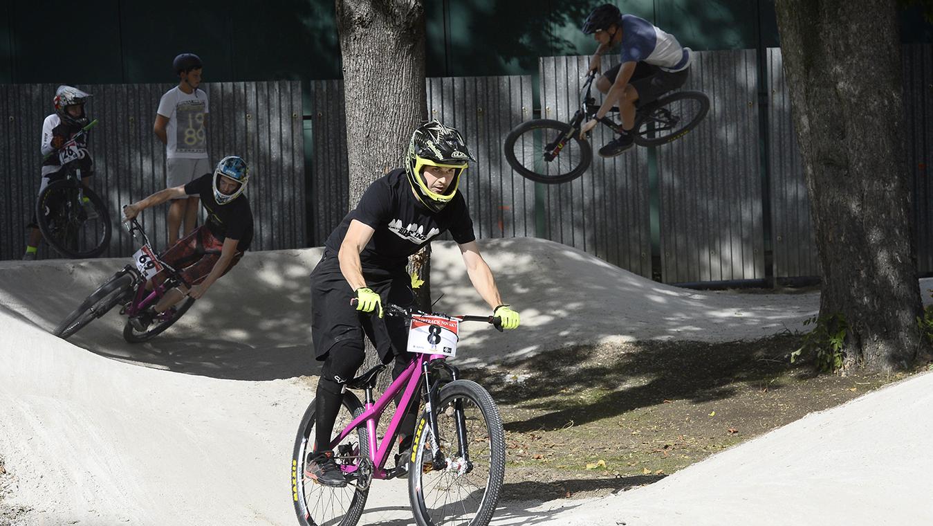 V centre mesta otvorili pumptrackovú dráhu pre bajkerov 