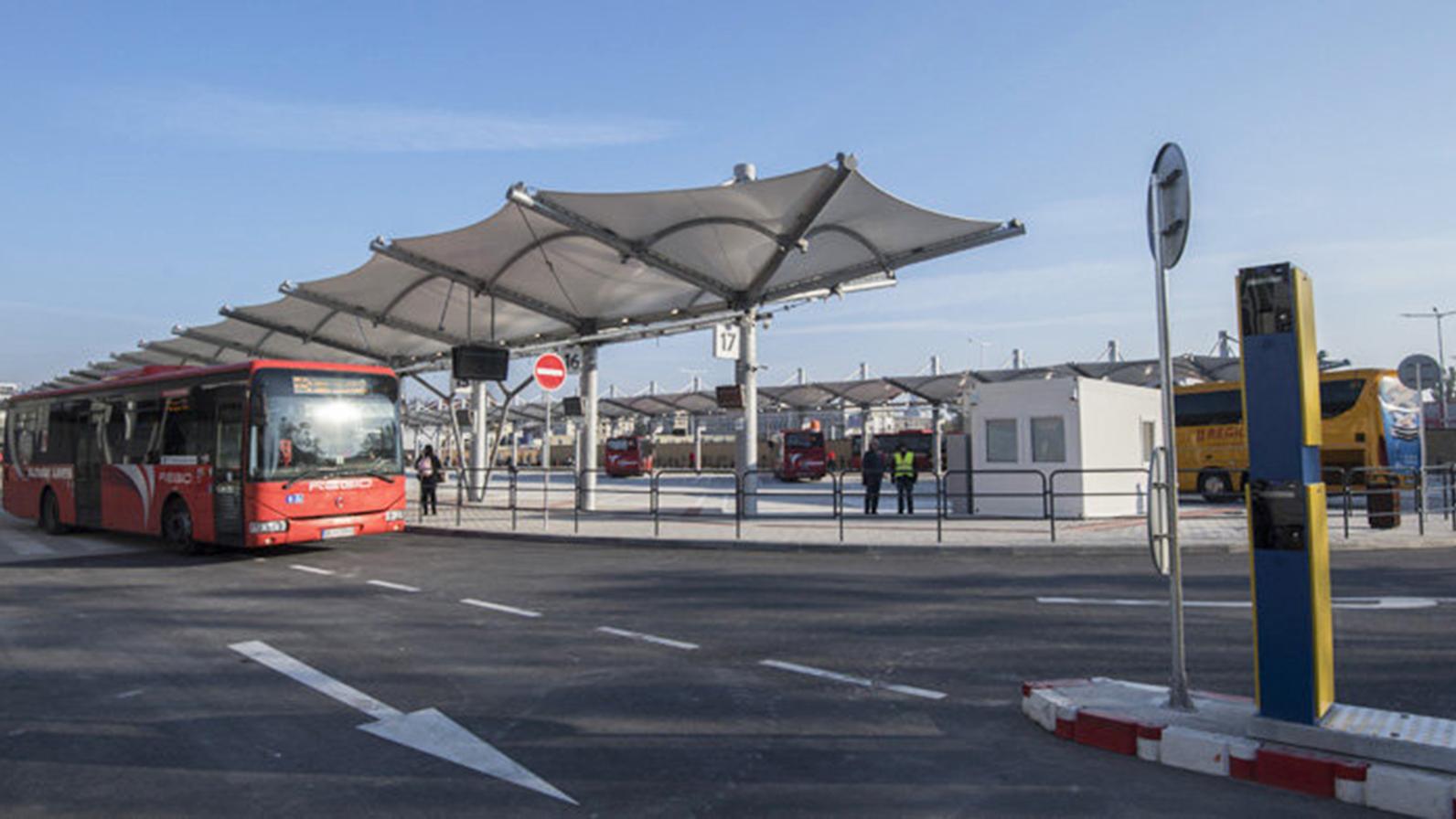 Náhradnú autobusovú stanicu otvorili v nedeľu 