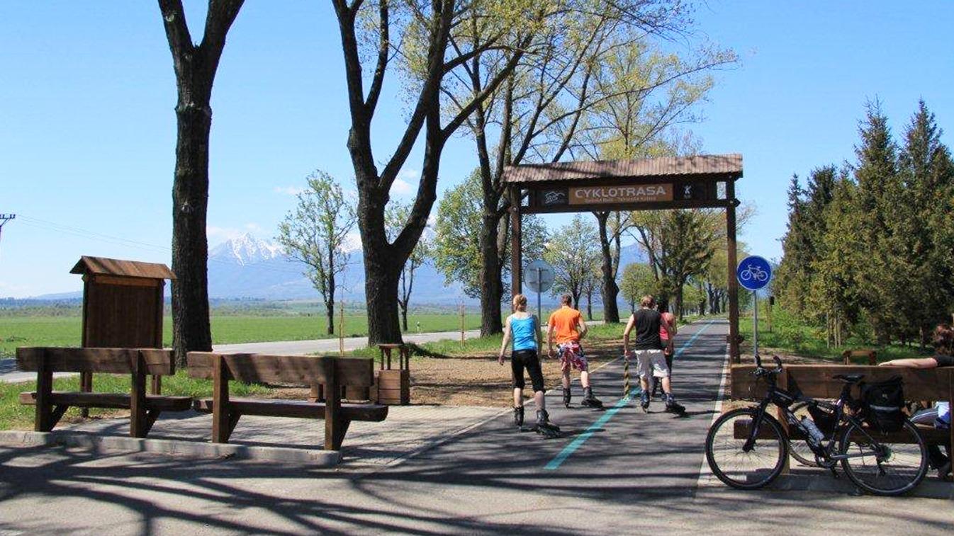 Začala sa výstavba cyklotrasy v Strážkach, v pláne je aj bike park 