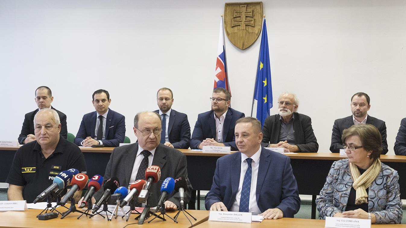Štátna volebná komisia potvrdila zvolených predsedov krajov 