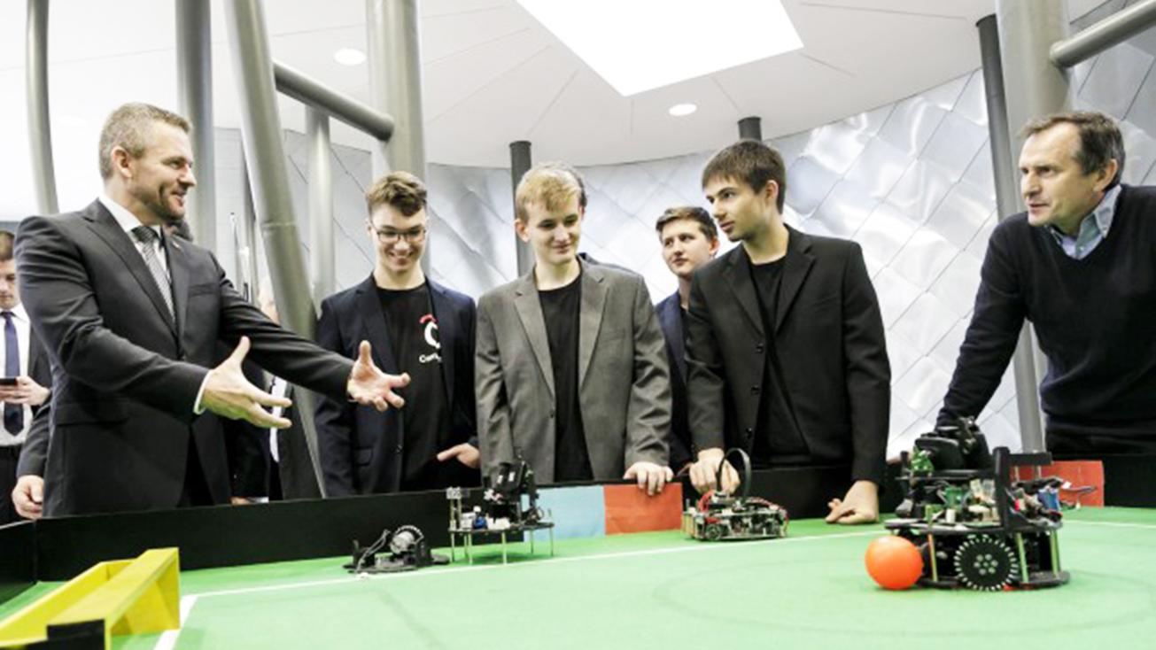 Projekt IT - Akadémia má zlepšiť vzdelávanie v informatike a prírodných vedách 