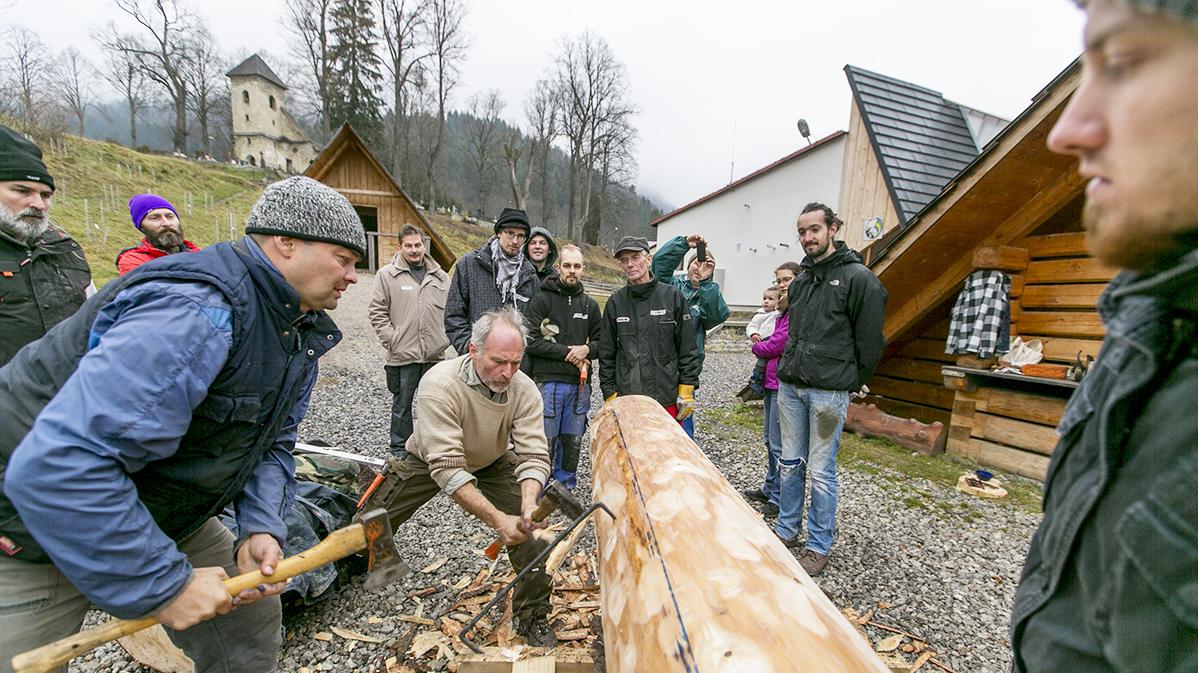 Séria podujatí v Zázrivej priblíži tradičné tesárstvo 