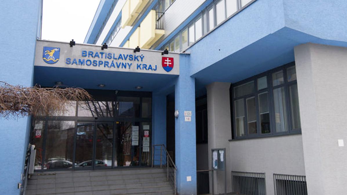 Ušetrené peniaze kraja idú na odmeny do školstva a sociálnych služieb 