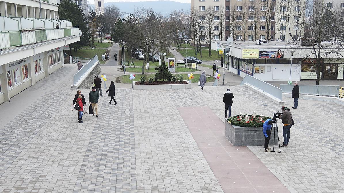 V Lamači otvorili zrekonštruovanú hornú časť námestia 