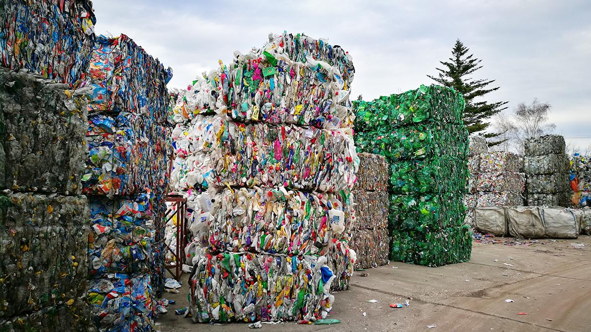 Recyklovať možno iba vytriedené a čisté plasty 