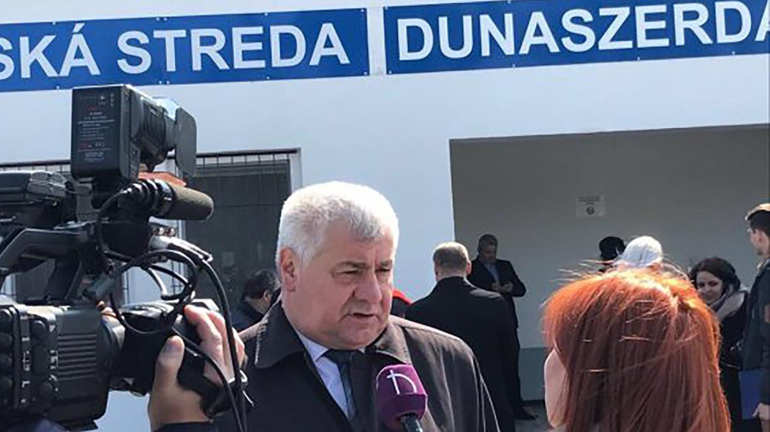 Á. Érsek: Netreba sa báť, dvojjazyčné tabule sa nebudú teraz húfne vymieňať 