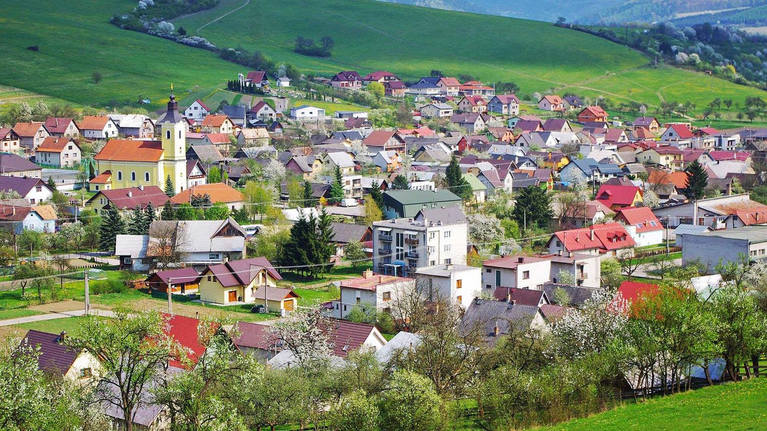 „Nezastrešeným“ obciam prilosovali OZV
