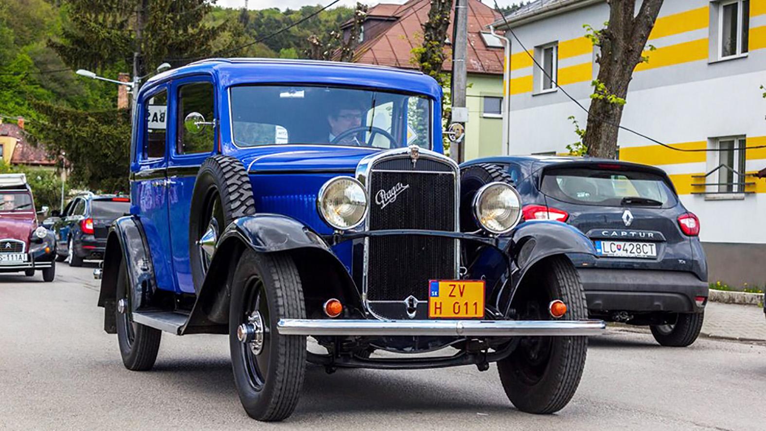 Nadšenci môžu počas apríla obdivovať historické autá a motorky
