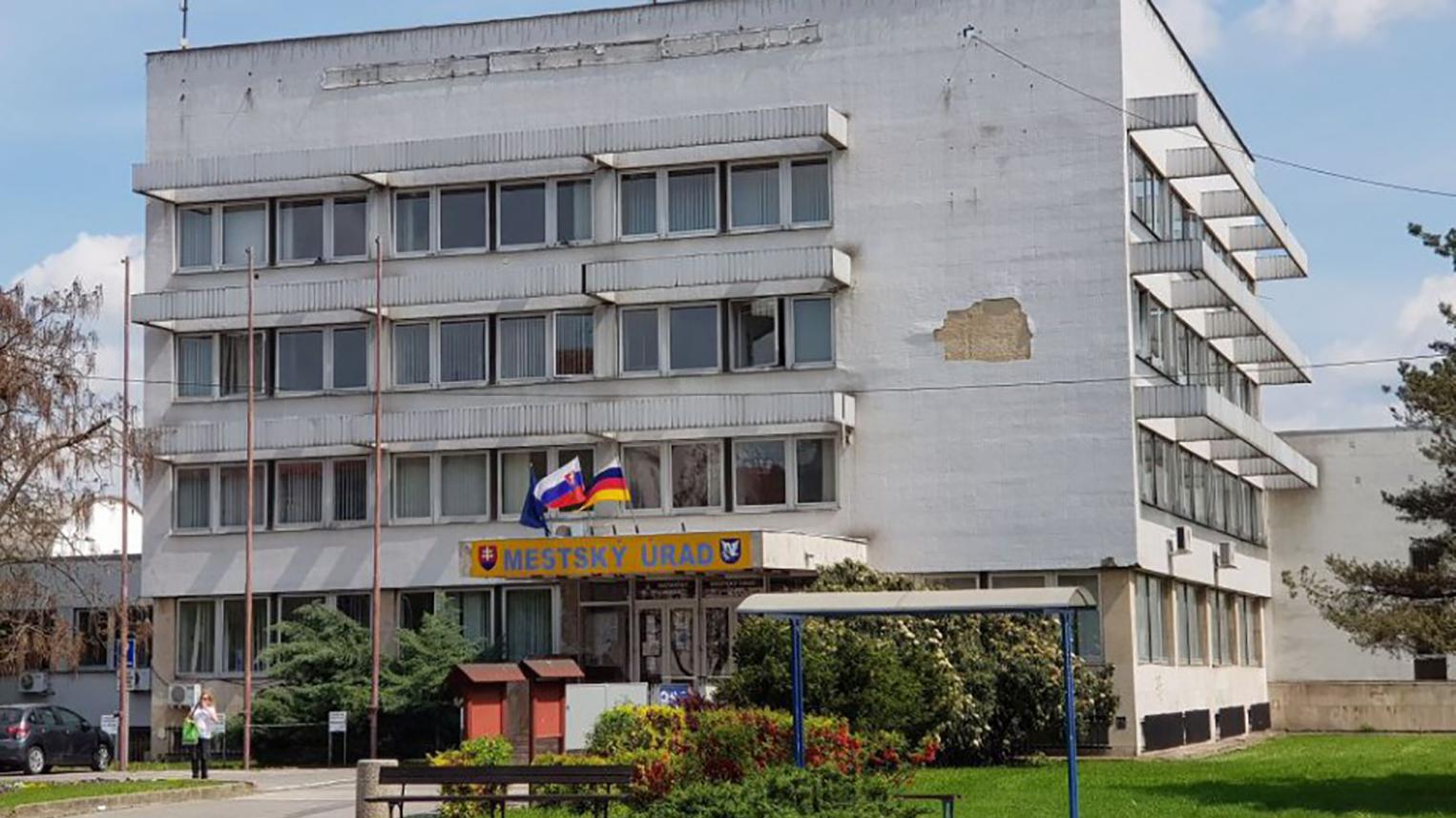 Lučenec chce odkúpiť budovu mestského úradu, s vlastníkom bude jednať o cene