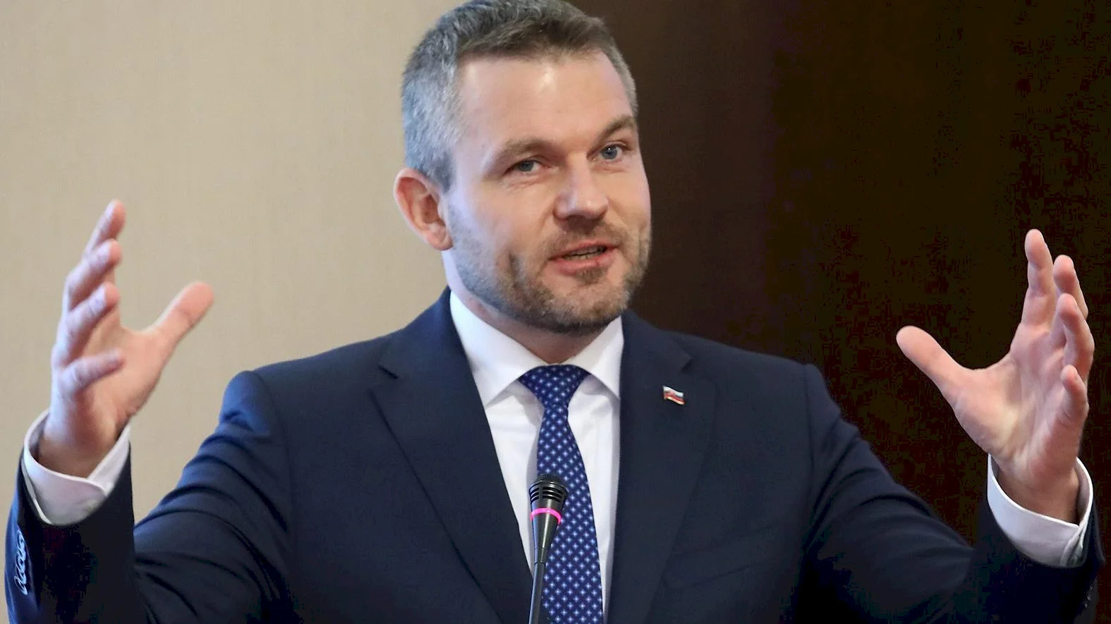 Premiér: Mestám a obciam rastú príjmy a zvyšujú sa im aj prebytky hospodárenia 