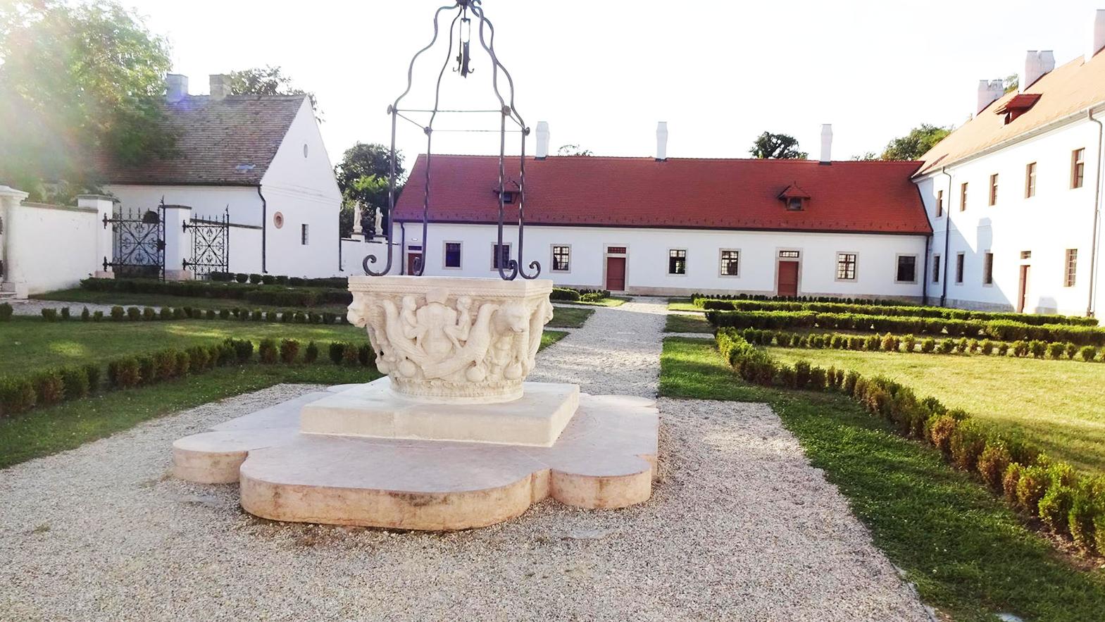 V meste vznikne ihrisko, ktoré bude replikou kláštora v meste Oroszlány