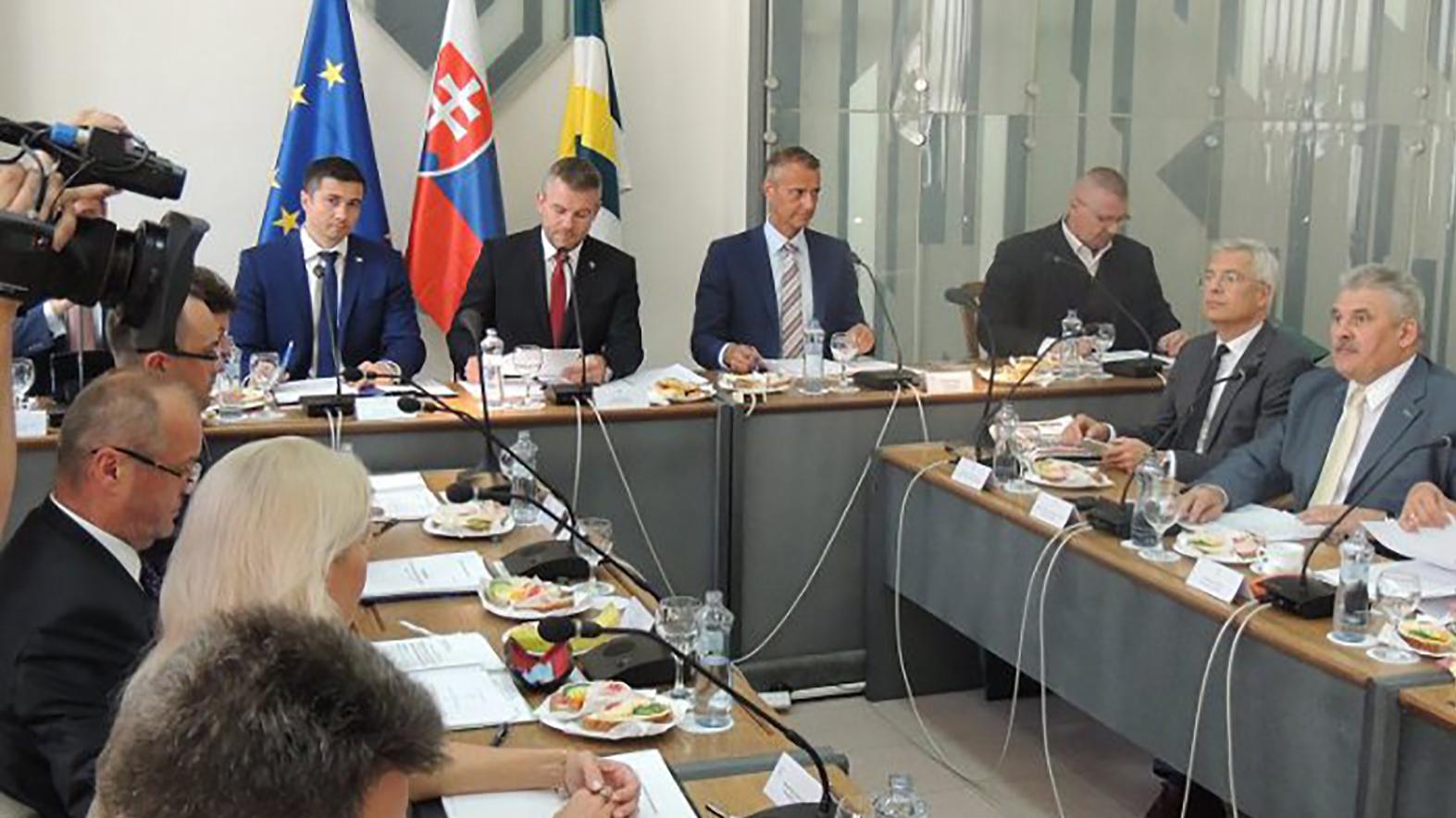 Okresom Lučenec a Poltár poskytne po milióne eur nad rámec akčného plánu 