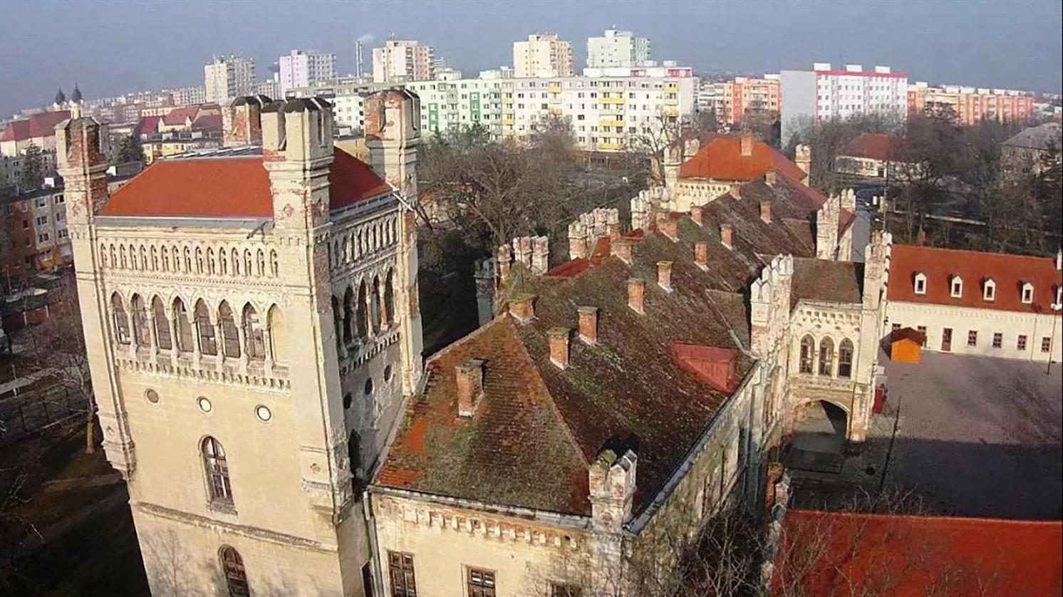 Neogotický kaštieľ bude mať novú strechu, identickú s pôvodnou