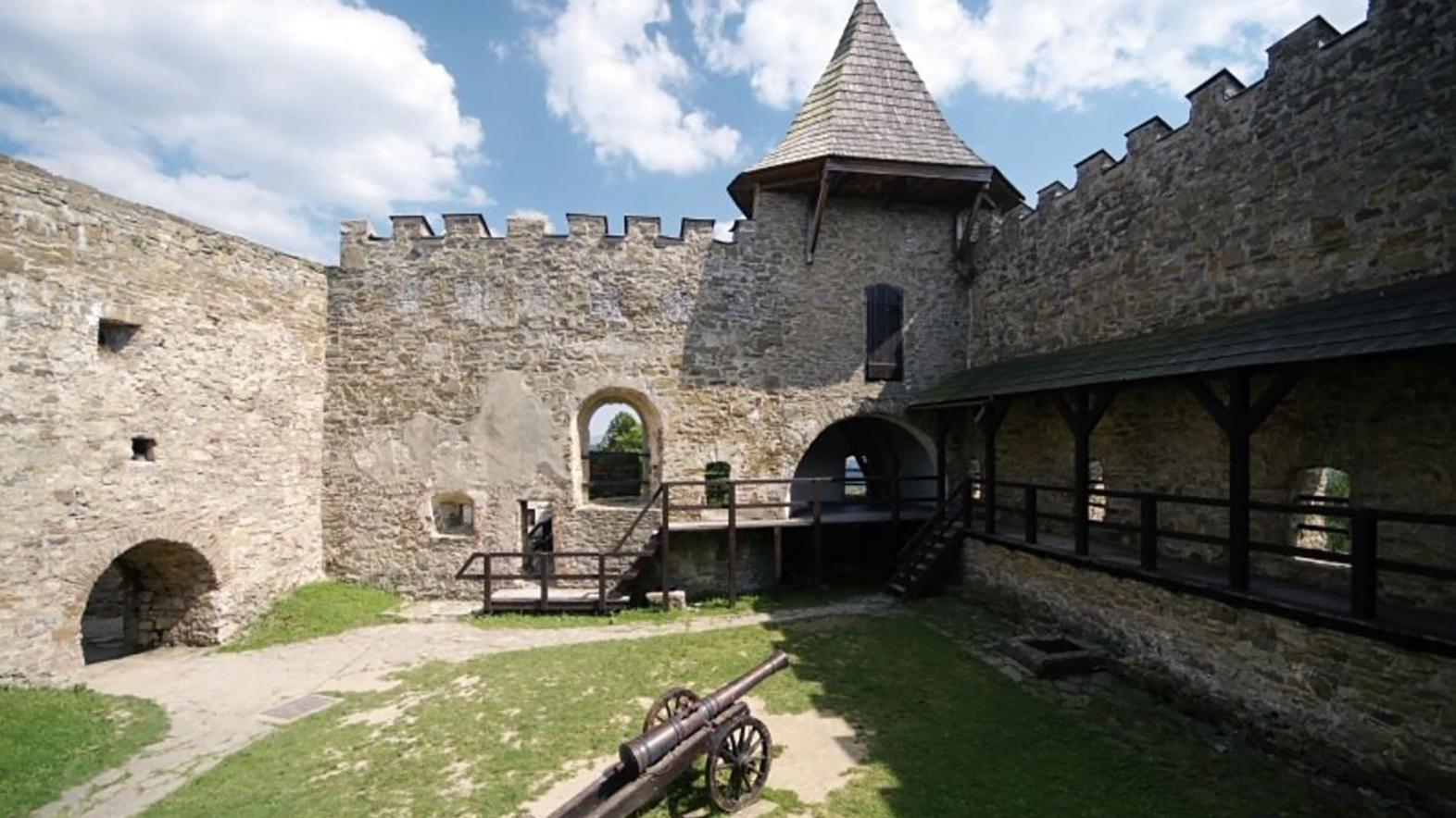Hrad ožil rozprávkou s pesničkami Dlhý, Široký a Bystrozraký 