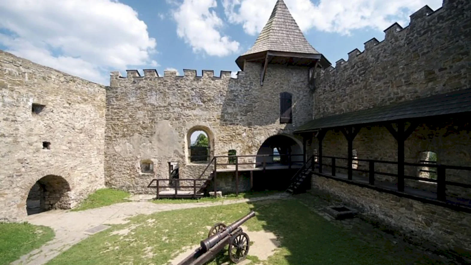Hrad ožil rozprávkou s pesničkami Dlhý, Široký a Bystrozraký 