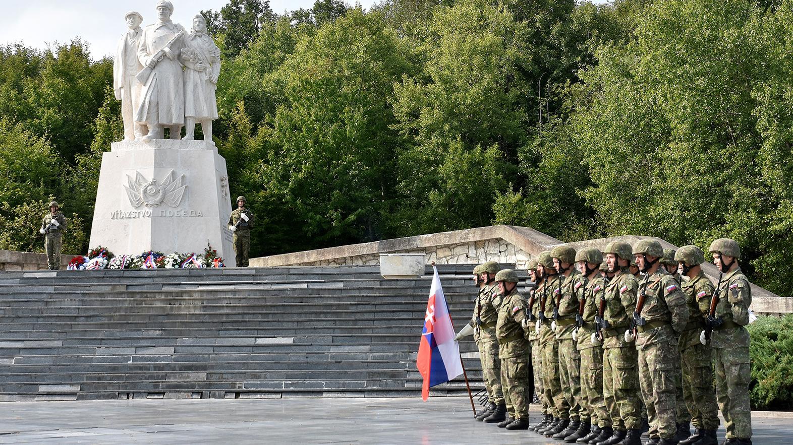 V Dargovskom priesmyku pri Košiciach si uctili padlých hrdinov SNP