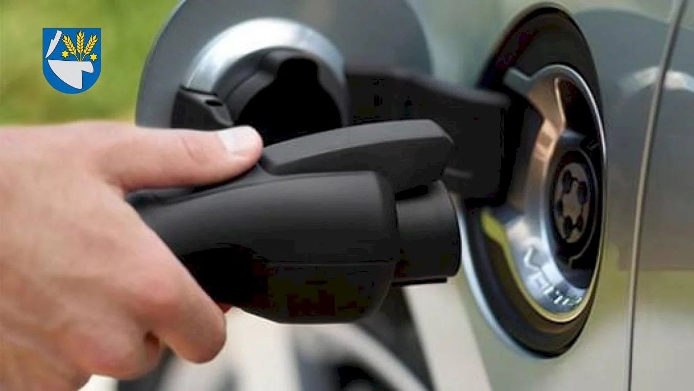 Trebišov získal dotáciu na zakúpenie elektromobilu pre mestskú políciu