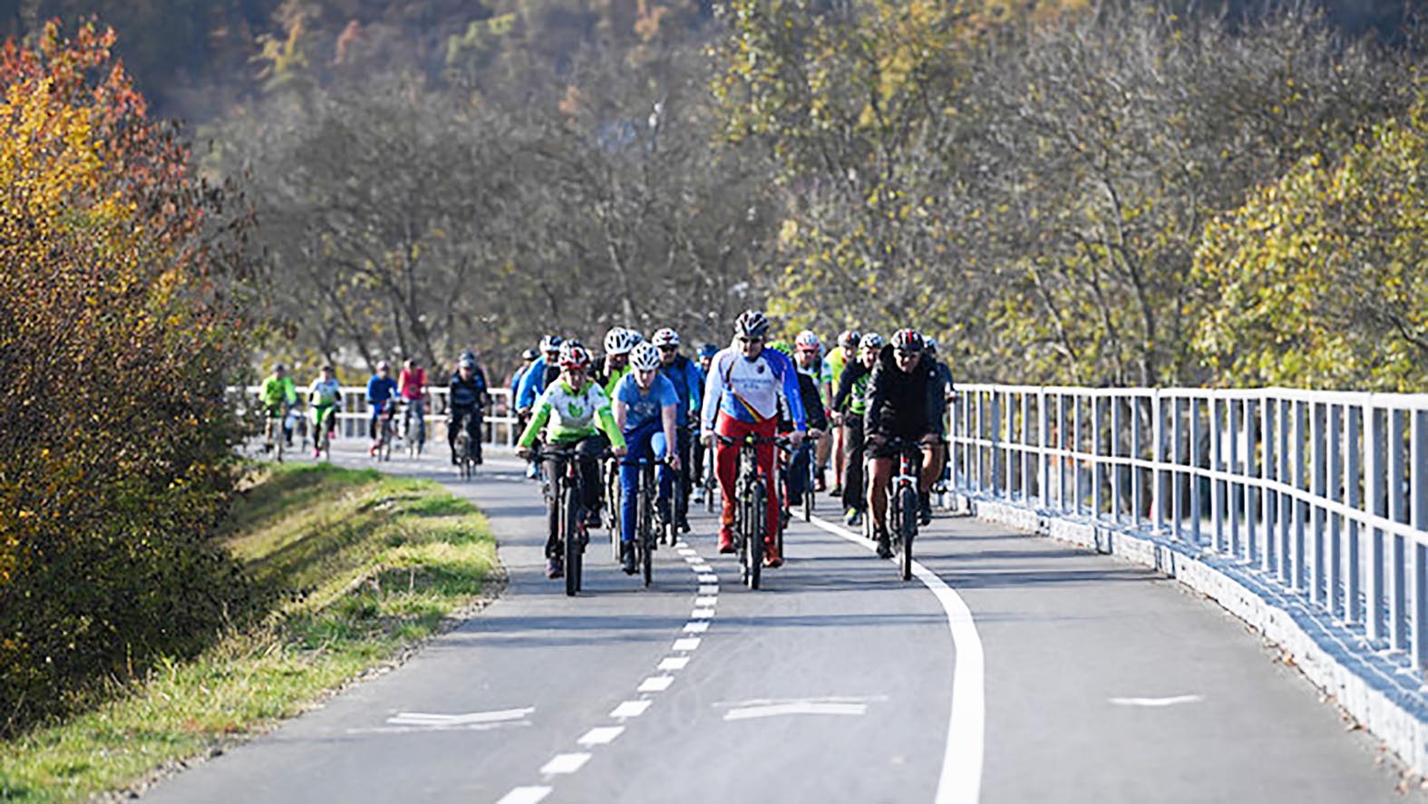 Nová unikátna cyklotrasa vedie do kúpeľov, miesto na nej majú chodci aj cyklisti