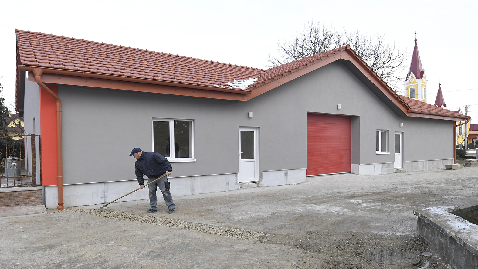   Dobrovoľní hasiči v obci Kokšov-Bakša majú vynovenú hasičskú zbrojnicu    