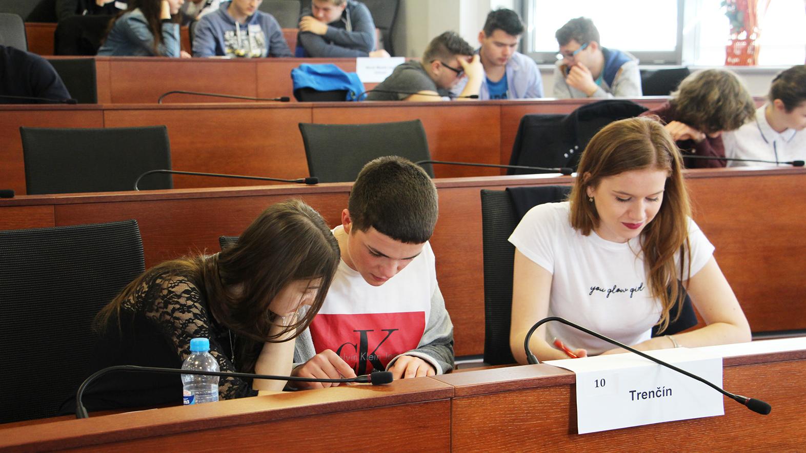 V medzinárodnej dejepisnej súťaži zabojovali študenti zo 14 gymnázií TSK