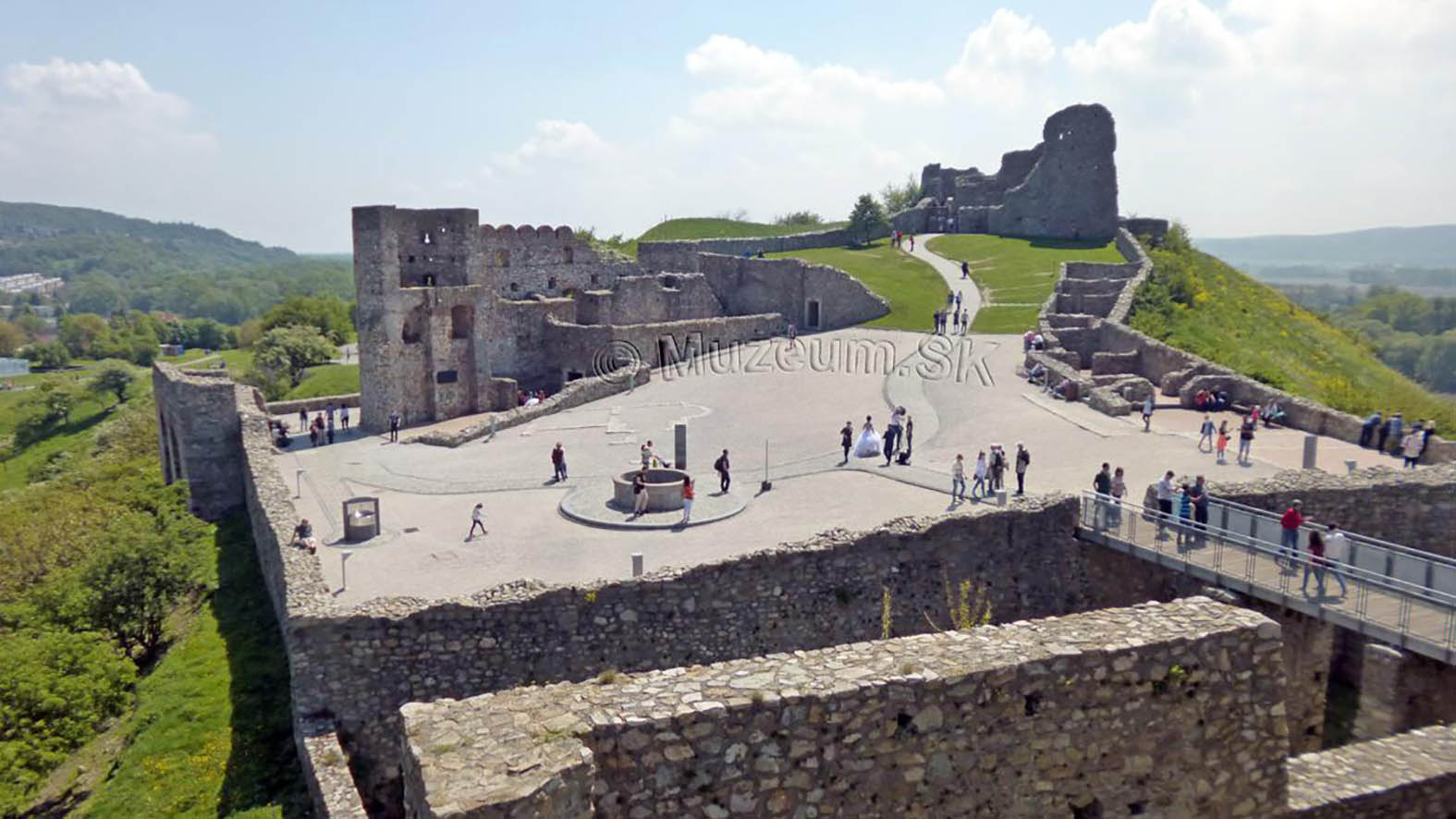 Novou výstavou na hrade Devín možno spoznať jeho takmer 7000-ročnú históriu