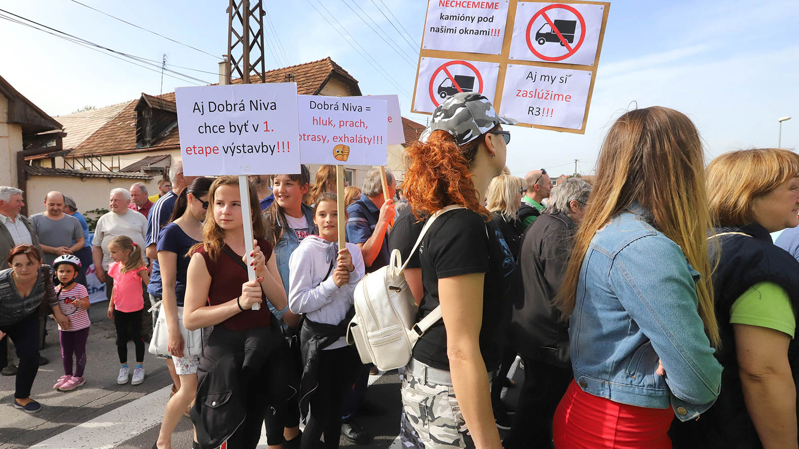 Obyvatelia Dobrej Nivy chcú obchvat, upozorňovali na to blokovaním cesty 