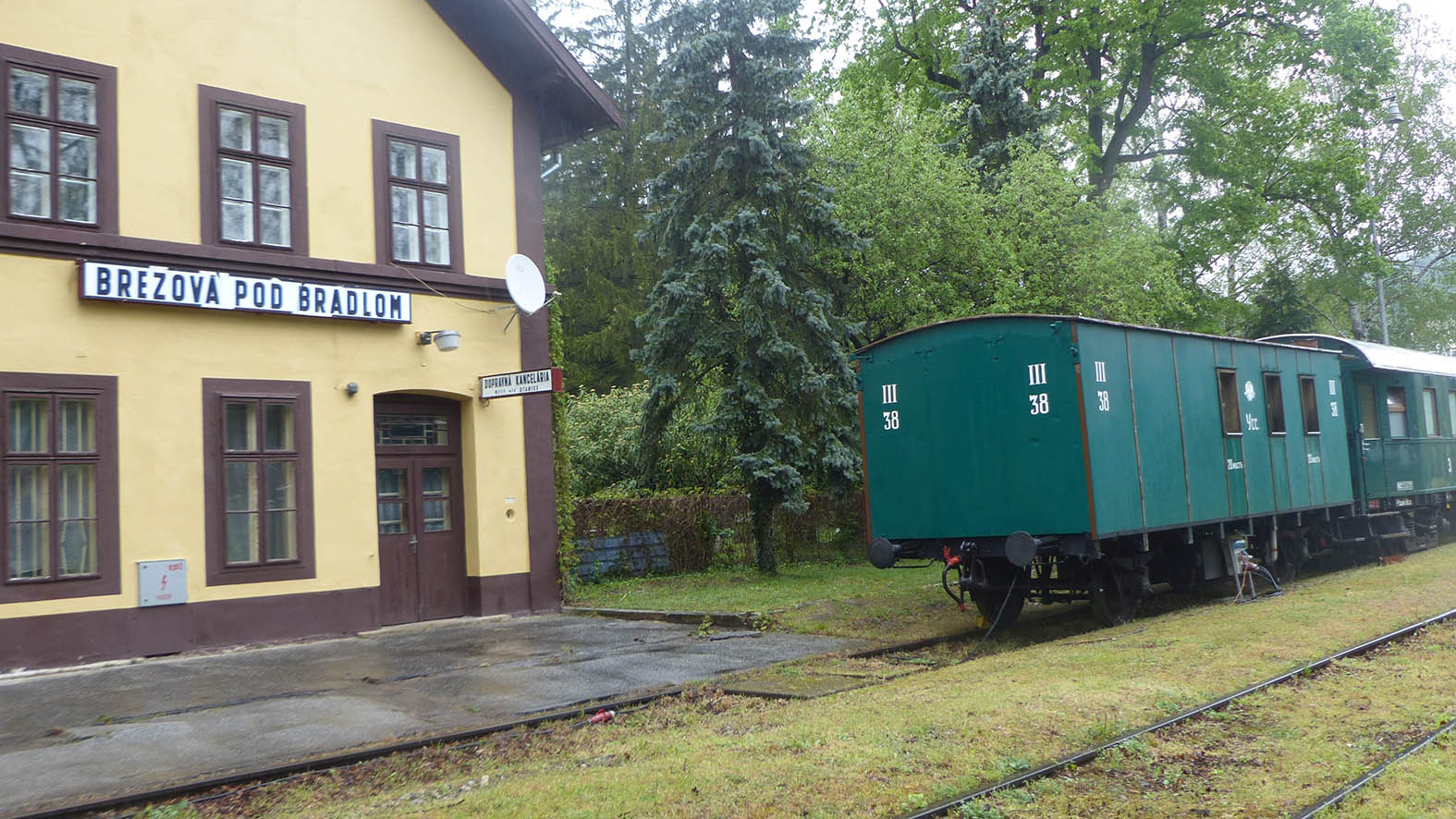 Do Brezovej pod Bradlom prišiel Legiovlak, privítali ho ozbrojené sily 