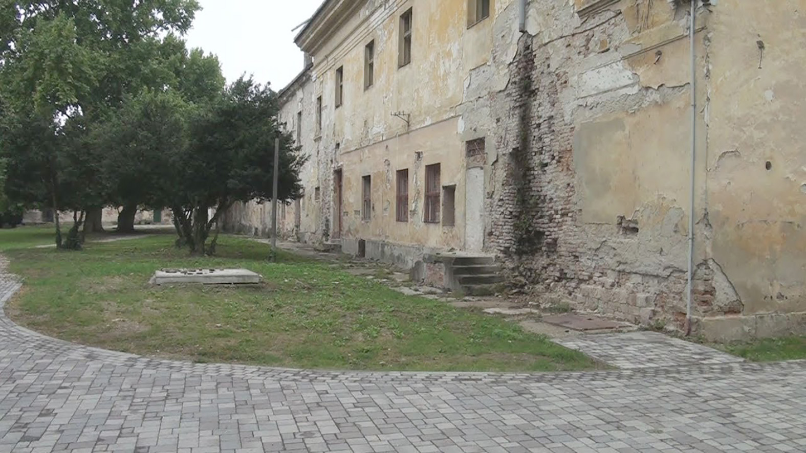 Mesto vyhlásilo zbierku na štadión a chátrajúci kaštieľ 