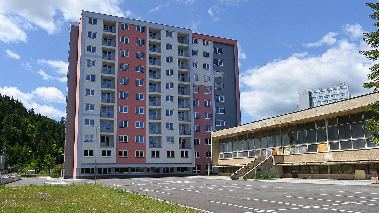 Mesto odkúpilo zrekonštruovanú bytovku, je v nej 84 nájomných bytov 