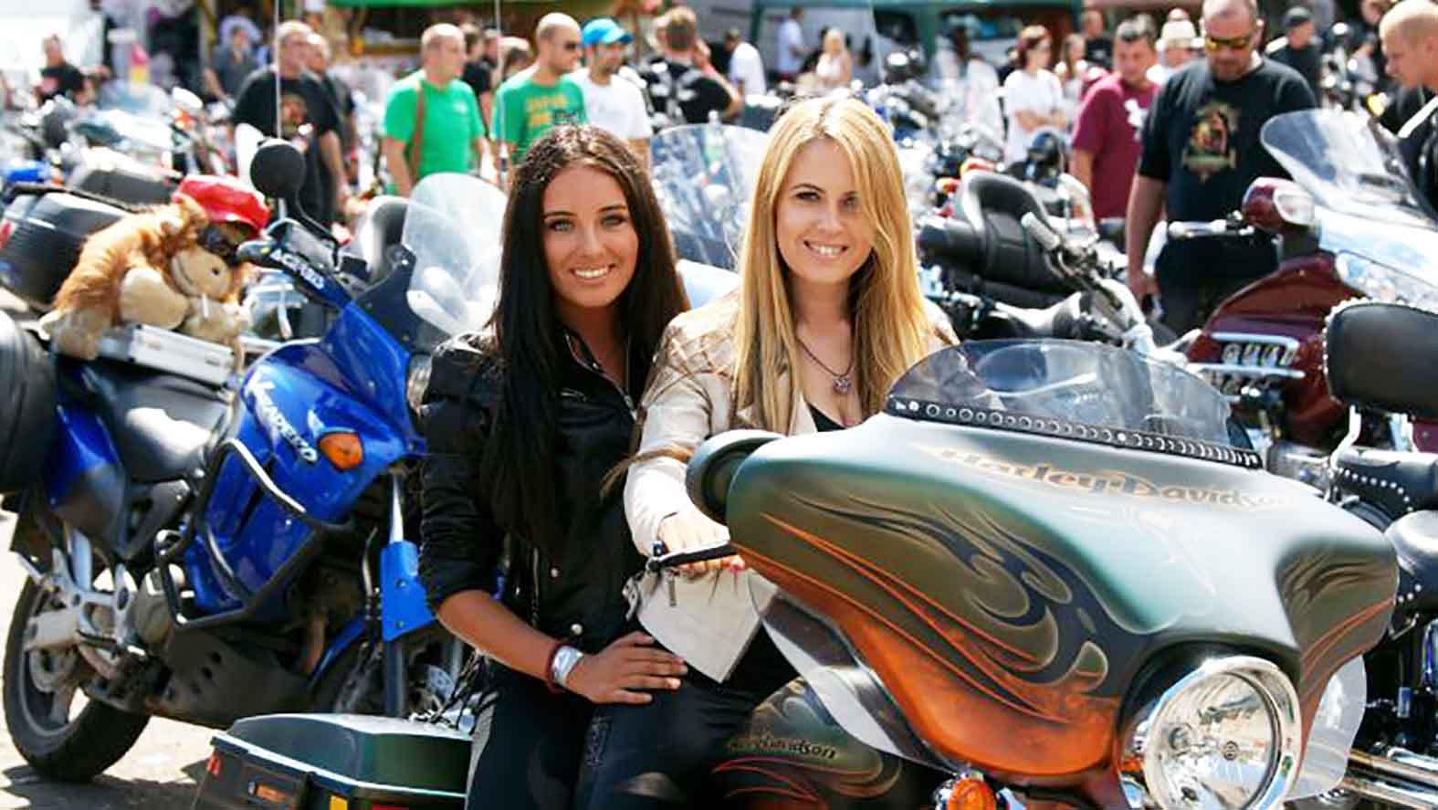 Na motozraze budú spanilá jazda, adrenalínové šou i hod mobilom