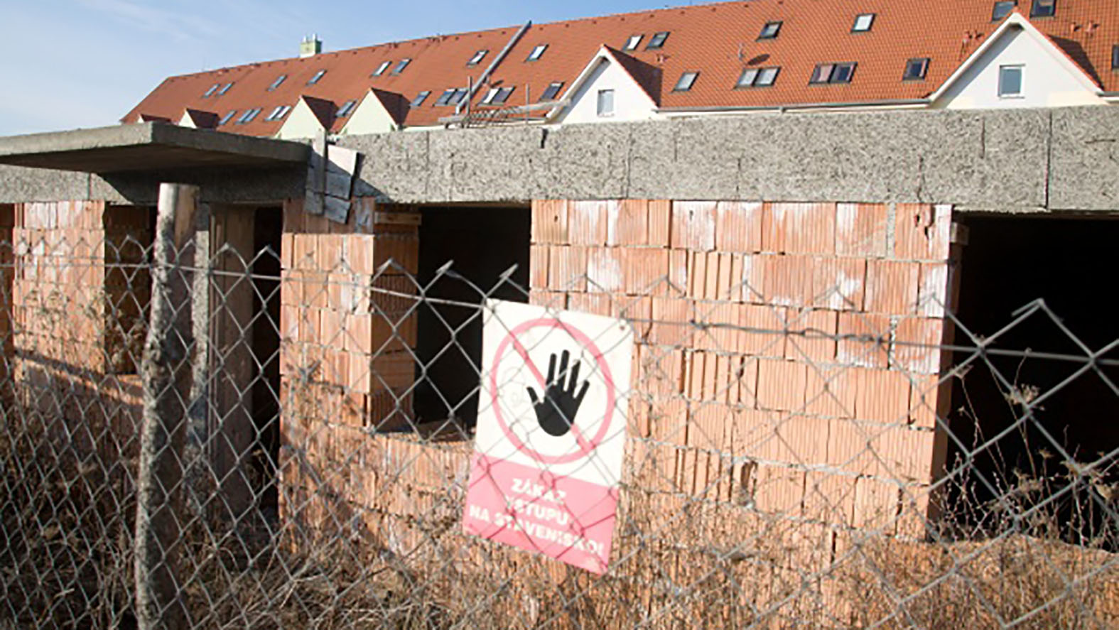 Radnica uložila za čierne stavby v Ratnovskej zátoke vysokú pokutu 