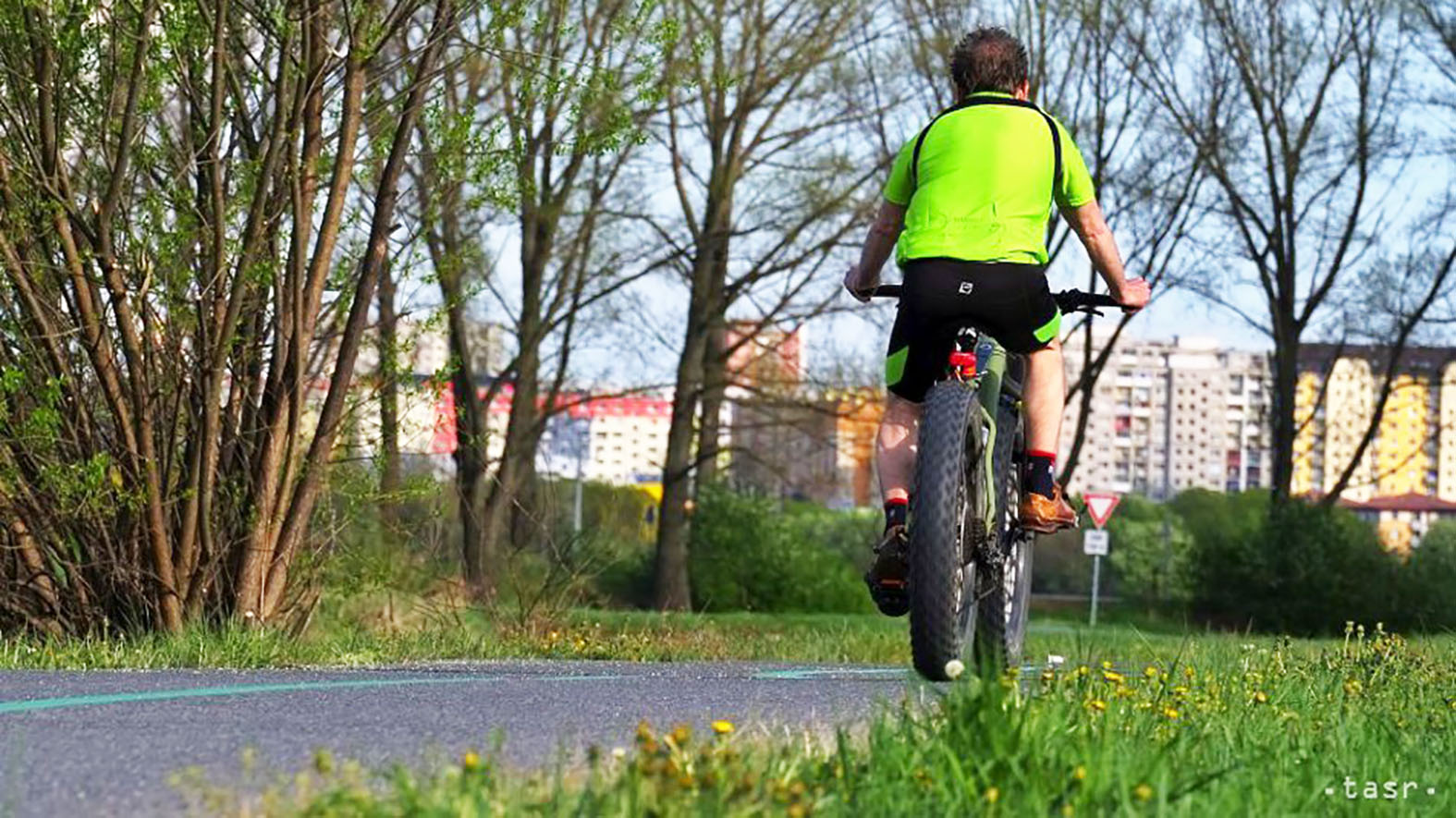 Na hrádzi Dunaja pri Štúrove vzniká nový úsek cyklotrasy