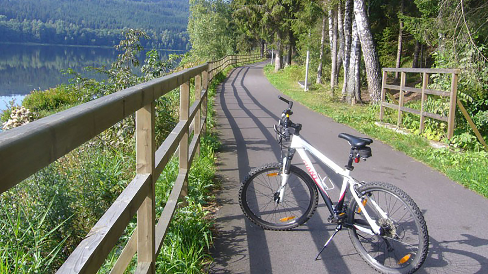 Na cyklotrase Na bicykli po stopách histórie sa pripravuje montáž lávok