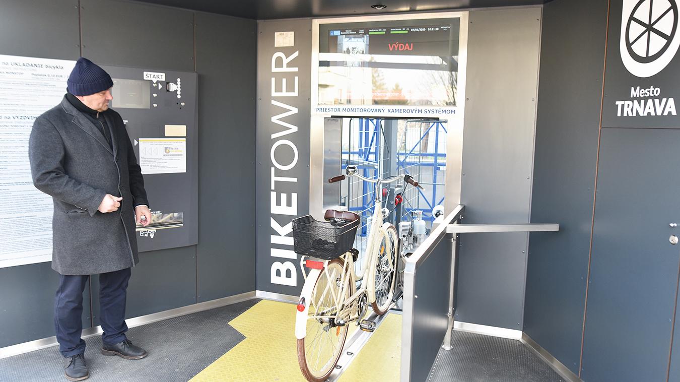Prvá cykloveža na Slovensku má kapacitu 118 bicyklov 