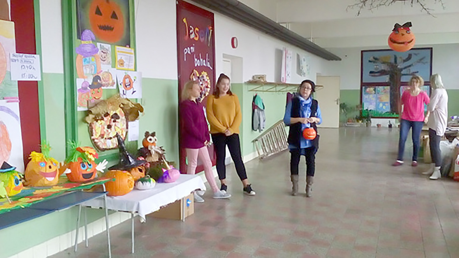 Obec Malá Lehota trápi havarijný stav strechy základnej školy