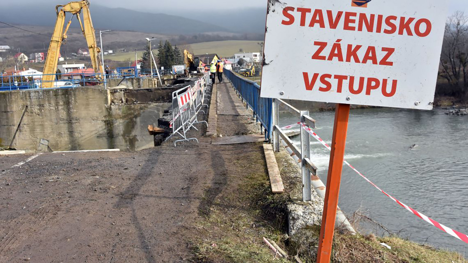 Náhradné premostenie cez rieku Laborec má byť hotové do týždňa 