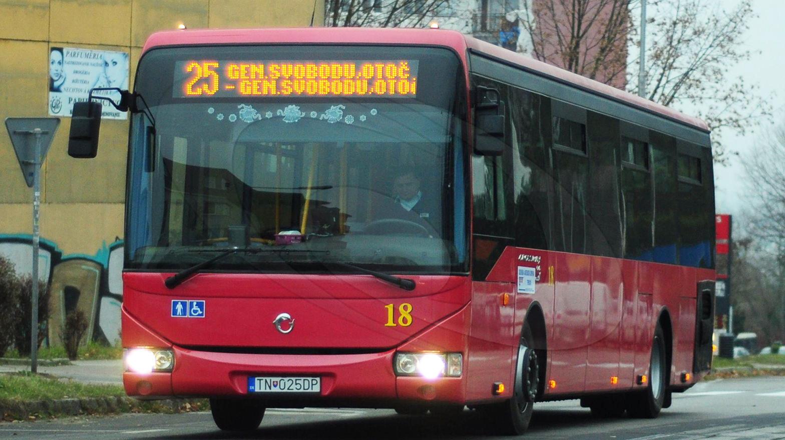 V Trenčíne od pondelka zrušia bezplatné cestovanie mestskou dopravou