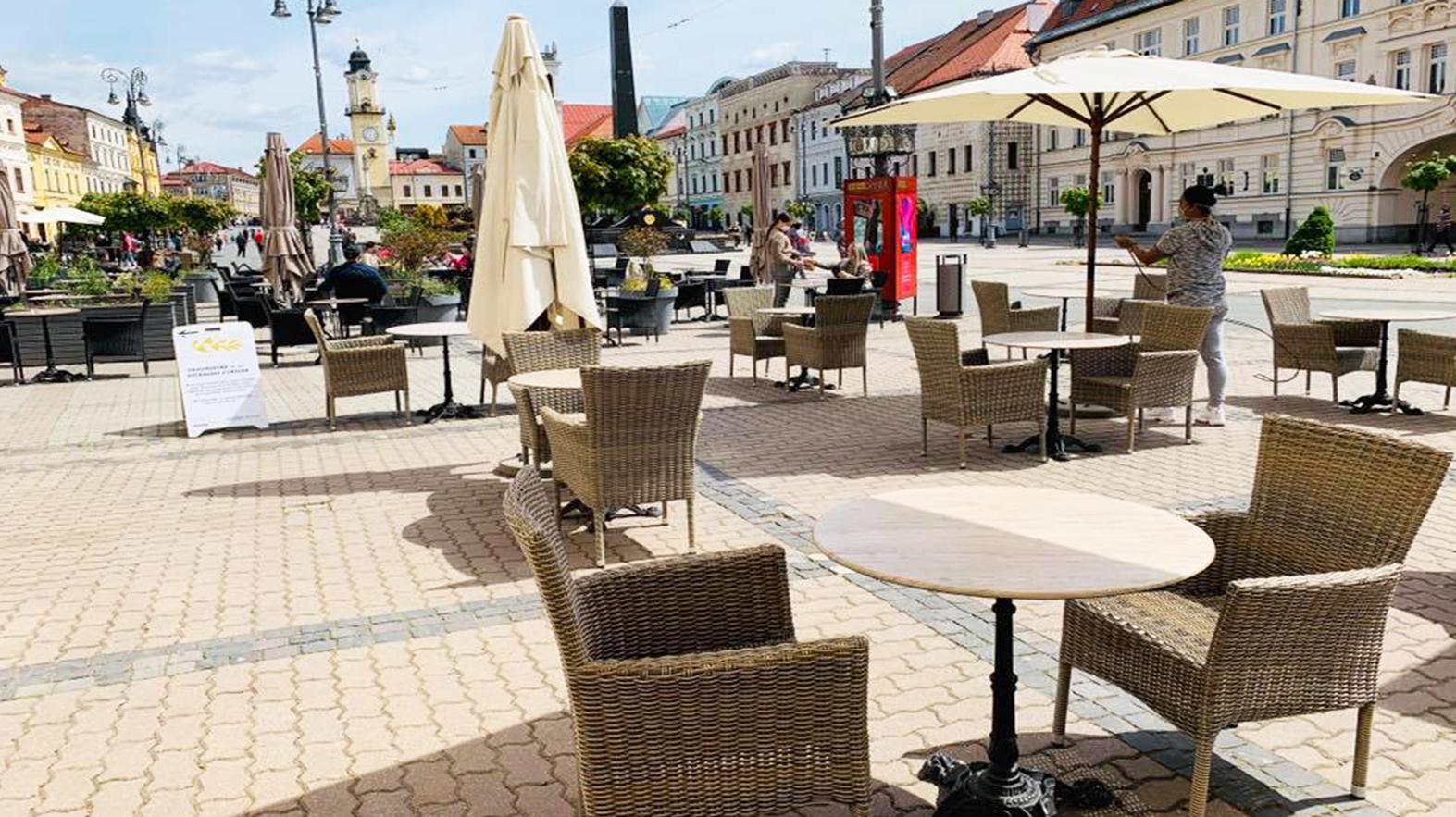 Podnikateľom znížia alebo odpustia platby za letné terasy